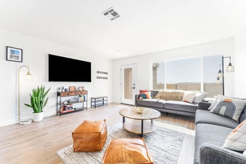Sectional sofa, large-screen TV, and an open layout that fits the whole group. Perfect for movie nights after a day in the park.