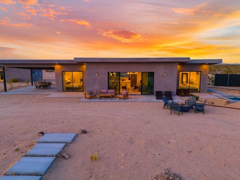 The back of the house. Front row to the desert.