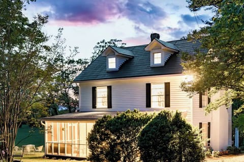 Welcome to Rosé All Day, a cottage in the heart of Virginia's wine country.