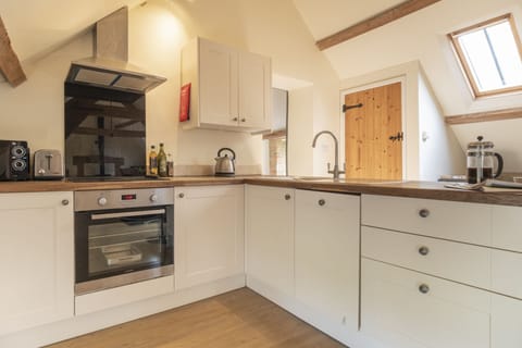 The Granary at Oriel Farm Kitchen Area - StayCotswold