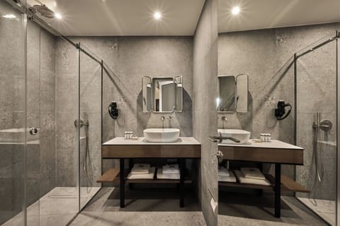 Deluxe King Room with Balcony | Bathroom | Shower, slippers, towels, soap