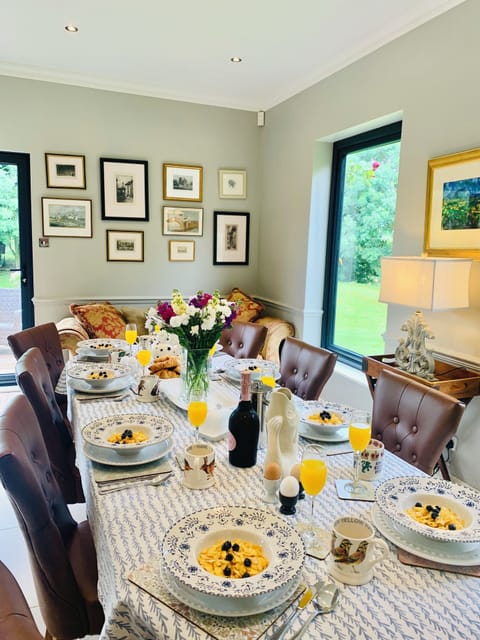 Kitchen dinning table