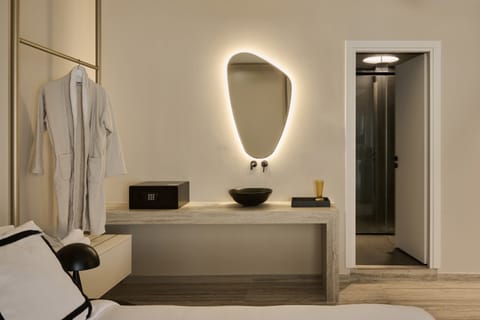 Grand Suite, Balcony, City View | In-room safe, laptop workspace, iron/ironing board, cribs (free)
