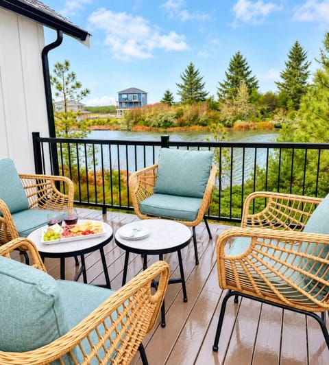 Enjoy your deck to relax and take in the views of the canal.