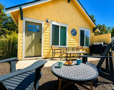 Enjoy unlimited grilling! The BBQ is hard-plumbed to the home's propane supply, eliminating the need for portable propane tanks.