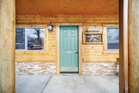 Northern Michigan themed lodging in Indian, River Michigan. Close to Makinaw City & Petoskey.