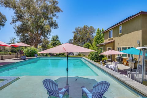 Bakersfield Vacation Rental | 5BR | 4.5BA | 4,600 Sq Ft | 2 Steps Required