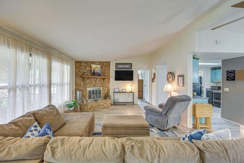 Gun Barrel City Vacation Rental | 3BR | 2BA | Step-Free Access | 1,456 Sq Ft