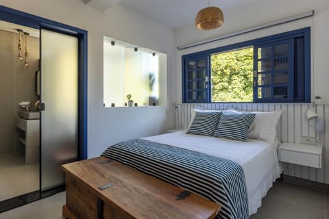 Deluxe Suite | 1 bedroom, minibar, in-room safe, individually decorated