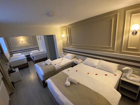 Family Room | Desk, laptop workspace, soundproofing, free WiFi