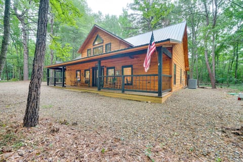 Broken Bow Vacation Rental | 2BR | 2.5BA | 1,600 Sq Ft | 2 Steps Required