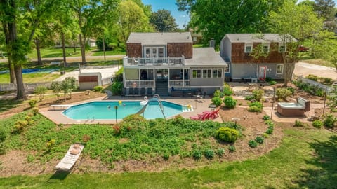 Large Private Saltwater 8 ft Pool w/ Diving Board & Slide! Open Apr 15- Oct 15