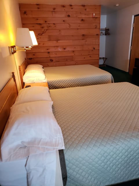 Laptop workspace, blackout drapes, free WiFi, bed sheets