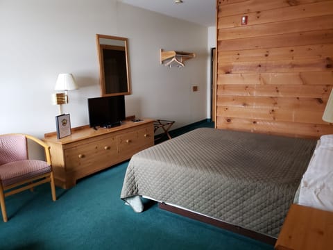 Comfort Single Room, Park View | Laptop workspace, blackout drapes, free WiFi, bed sheets