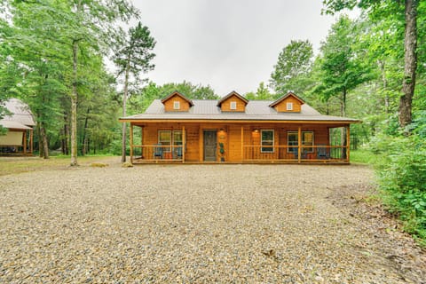 Broken Bow Vacation Rental | 2BR | 2BA | 1,325 Sq Ft | 1 Step Required