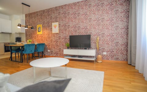 8c77150d-f0ca-47f8-bff7-bc5beabdeacb