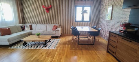 9599431a-aeab-4d13-be2e-65220c5abb2c