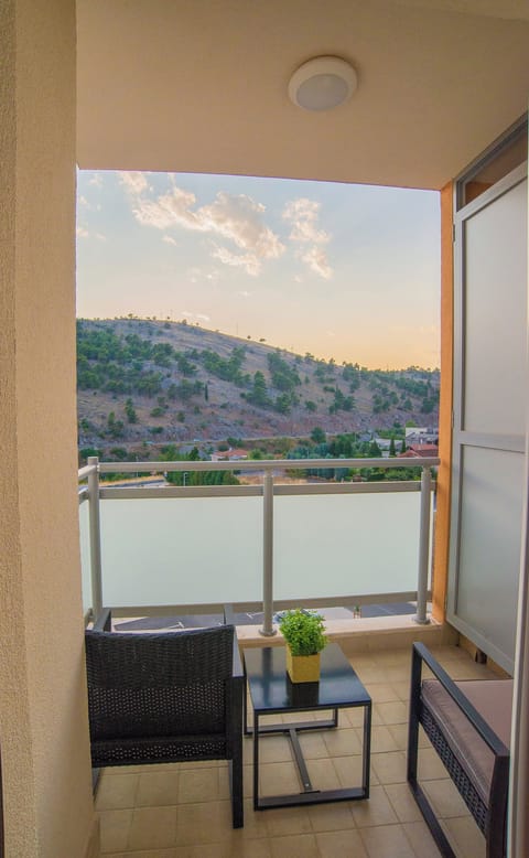 8e197a3d-c249-42ed-aef9-7f4aac14f72b