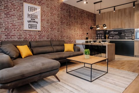 aa48f609-6a05-459b-b907-3a0851146394