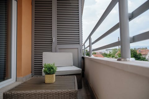 5eac55a7-20b1-4c99-a99b-daef8df968e6