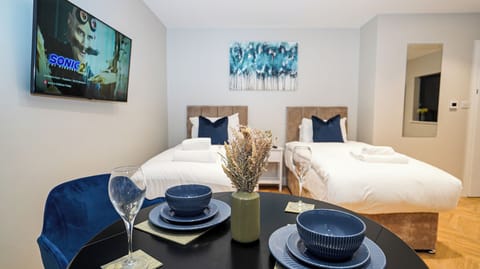 Classic Apartment | In-room dining