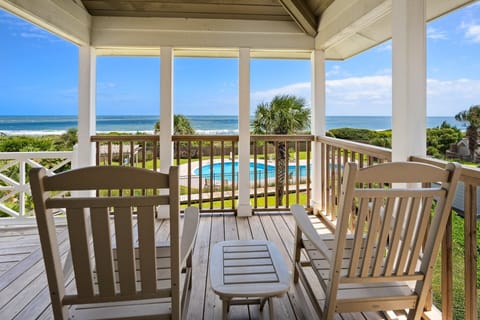 Condo, 4 Bedrooms | Property grounds