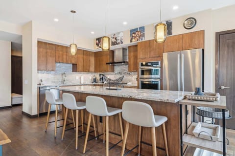 lion-e503-7464_54971801616_o