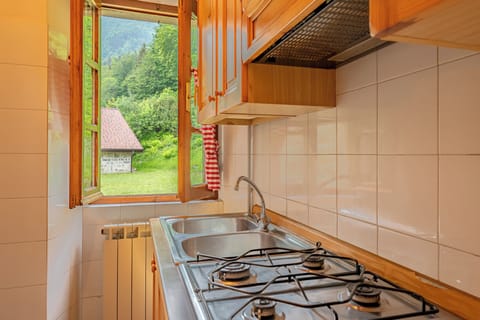 House | Private kitchen | Fridge, microwave, stovetop, toaster