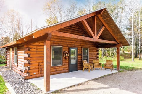 Cedar Cabin

The Cedar cabin is a two bedroom cabin complete with a full kitchen, full bathroom, dish network, and a fireplace.  

Open year around enjoy some time relaxing in the Northwoods.  With direct trail access, the Ranch is a great place to ATV, UTV, bring your horse, dogs or kids! 