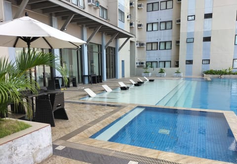 2 outdoor pools