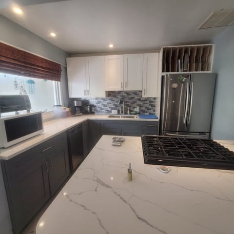 Full kitchen equipped for your island get away.