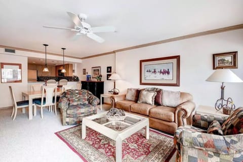 The bright and beautiful 1 Bedroom condo features modern furnishings and full access to resort amenities