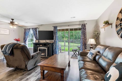 Condo, 1 King Bed with Sofa bed, Patio, Golf View (Fallcreek Haven) | Living area | 42-inch flat-screen TV with digital channels, fireplace