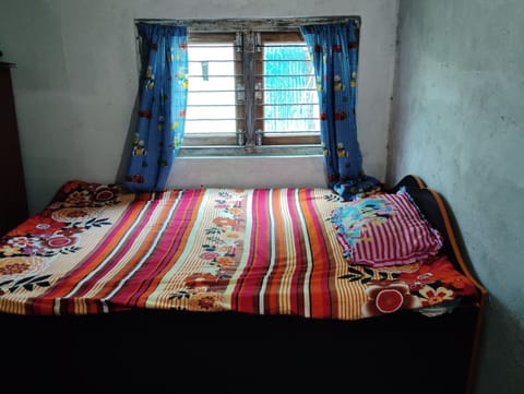Double Room, Garden View | Living area