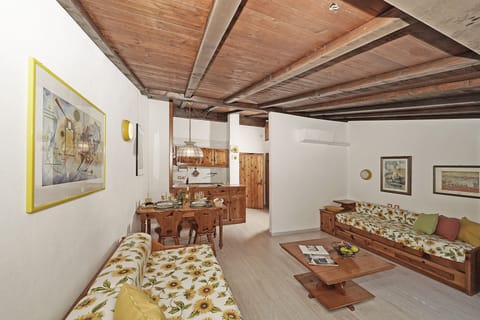 Apartment | Living area | 35-inch TV with digital channels