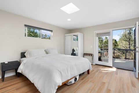 Sink into cloud-soft linens as dawn spills gold across the horizon — your California king, perfectly framed for wonder.