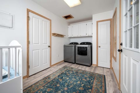 House, Multiple Beds, Patio (The Boat House) | Interior