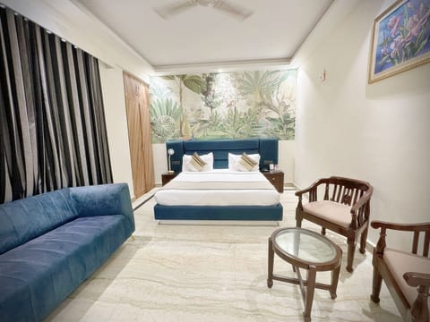 Suite | In-room safe, iron/ironing board, free WiFi, bed sheets