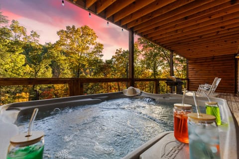 Family Cabin, Mountain View | Private spa tub