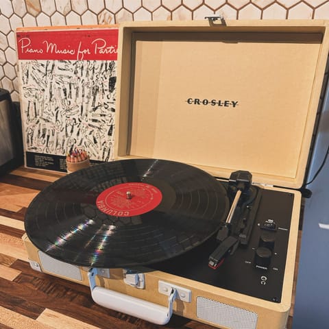 Record Player//Built in Bluetooth Speaker