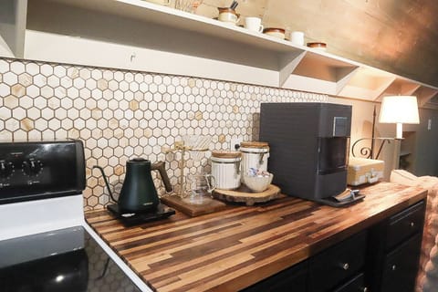 Kettle//Pour Over//Complimentary Tea+Coffee//Coffee Pot in Cabinet