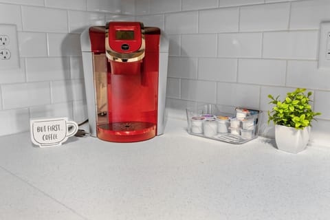 Spacious one bedroom with cozy comfortable bed in Madison. Pool & Gym onsite.