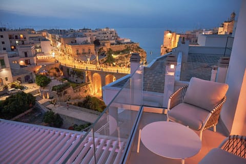 Exclusive Room, 1 King Bed, Sea View, Tower | Premium bedding, down comforters, memory foam beds, free minibar items
