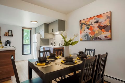 Fully stocked kitchen with 6 seat dining.