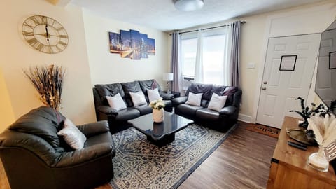 Cozy living room equipped to entertain all your loved ones.
