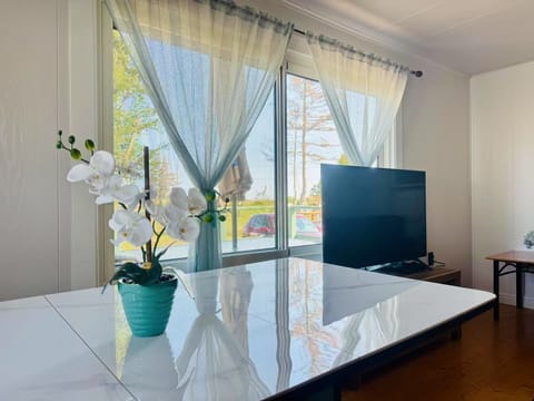 Elite House, Garden View | In-room dining