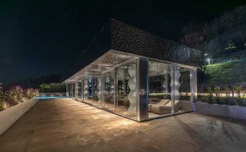 Couples treatment rooms, sauna, hot tub, Turkish bath, body treatments