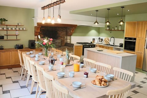 Wood table in the kitchen - Maison Amaree