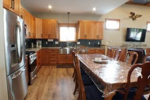 Kitchen and dinningtable