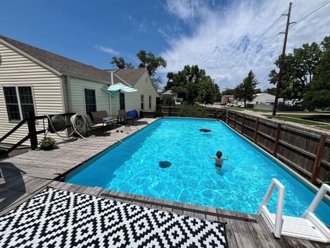 Pool and 2nd deck area. 